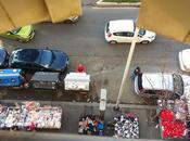 Bancarellopoli. Incredibile caso sull'Appia Nuova presso Villa Lazzaroni. potere neppure uscire casa causa bancarella selvaggia