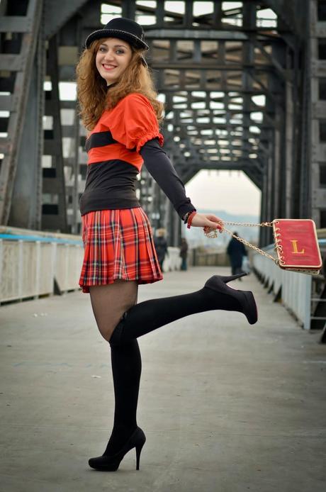 British mood with a tartan skirt