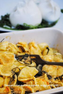 Orecchiette al gratì con burrata al gorgonzola e rucola