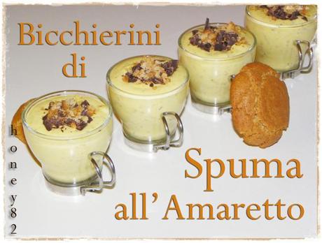 BICCHIERINI DI SPUMA ALL'AMARETTO