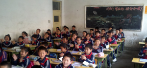 Una classe di bambini in Cina (young2china.blogspot.com )