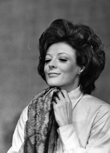 Maggie-Smith-maggie-smith-30735099-359-500