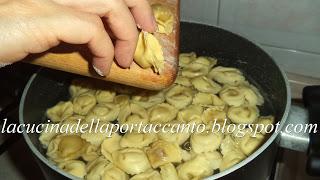 Cappelletti in brodo di cappone