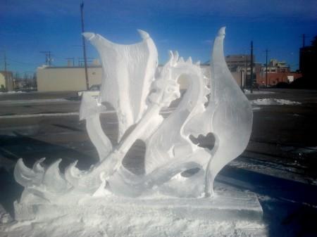 Scultura di neve - Drago sputa fuoco