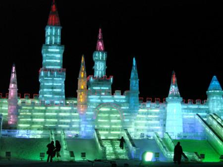 Scultura di ghiaccio - Castello con luci