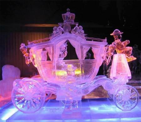 Scultura di ghiaccio - Carrozza da fiaba con cocchiere