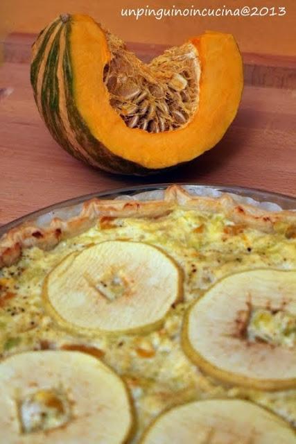 Torta salata di zucca, porri e mele