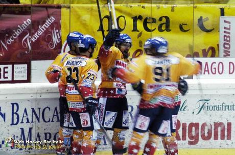 Hockey su ghiaccio, Elite A: un Asiago stellare travolge il Cortina in uno Stadio Odegar gremito. (by Vito De Romeo – https://www.facebook.com/WebHockeyBarItalia )