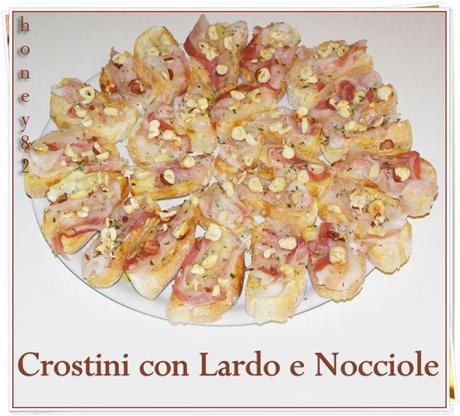 CROSTINI CON LARDO E NOCCIOLE