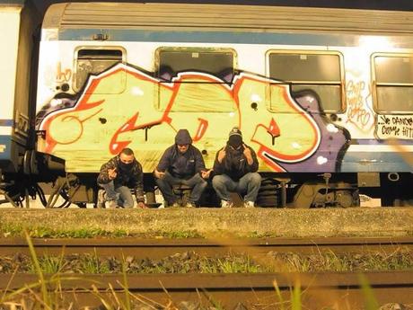 Gente De Paese la crew che ha massacrato Roma di milioni di euro di danni. In mezz'ora volendo si identificano tutti e si assicurano alla giustizia