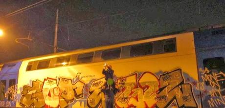 Gente De Paese la crew che ha massacrato Roma di milioni di euro di danni. In mezz'ora volendo si identificano tutti e si assicurano alla giustizia