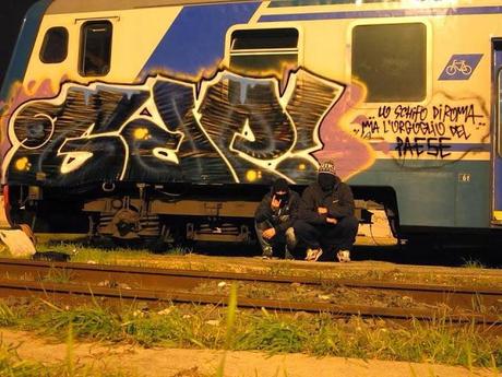 Gente De Paese la crew che ha massacrato Roma di milioni di euro di danni. In mezz'ora volendo si identificano tutti e si assicurano alla giustizia