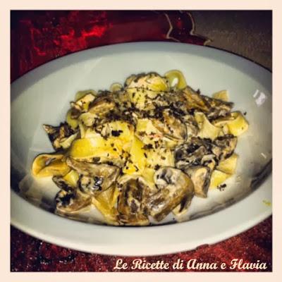 Tagliatelle con panna funghi e tartufo