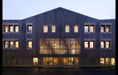 Legno, ferro e cemento riplasmano un sito industriale