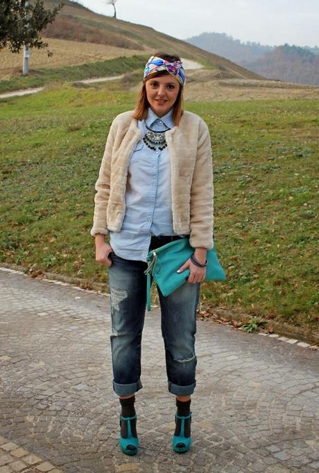 Outfit: un foulard coloratissimo portato come fascia