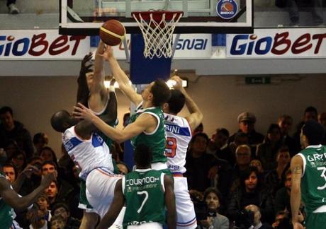 Siena ancora ko, in cinque al comando