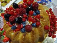 Savarin all'Amaretto con crema tiramisù e frutta fresca