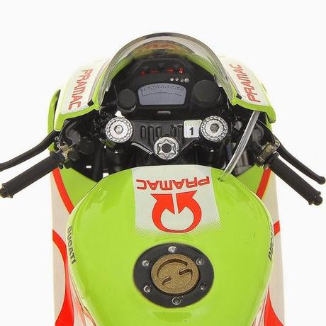 Ducati Desmosedici R.De Puniet Qatar 2011 - Exclusive Danhausen L.E. 504 pcs. by Minichamps