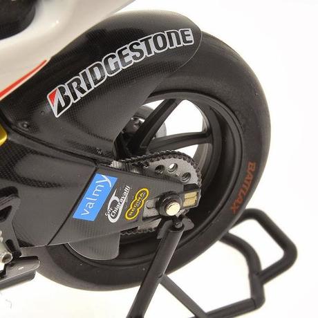 Ducati Desmosedici R.De Puniet Qatar 2011 - Exclusive Danhausen L.E. 504 pcs. by Minichamps