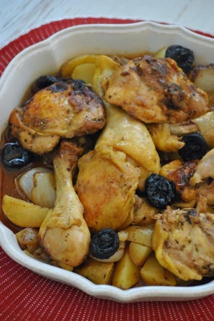 Pollo in umido con prugne secche e patate