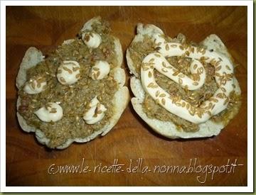 Crostini con patè di carciofi e maionese (7)