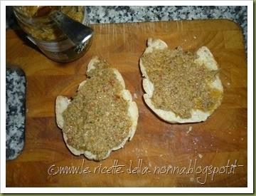 Crostini con patè di carciofi e maionese (5)