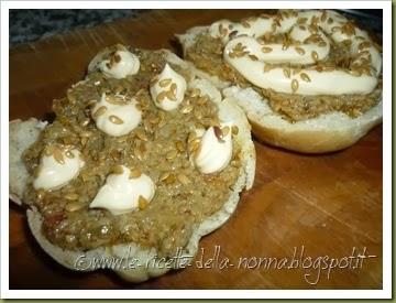 Crostini con patè di carciofi e maionese (8)