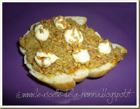 Crostini con patè di carciofi e maionese (10)