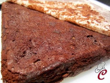 Quadrotti fondenti alle nocciole: l'idea di un torrone, il sapore di un brownie e tanti ossequi alla creatività