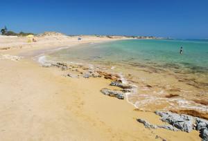 Sicilia: una chiesa chiamata ecomostro deturpa una delle più belle spiagge del siracusano