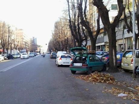 Il piacere dello shopping prenatalizio all'Eur. E poi dice perché vanno tutti al centro commerciale o scappano a fare compere all'estero invece che in questo inferno di lamiere