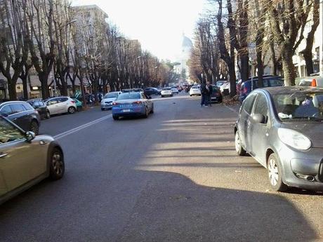 Il piacere dello shopping prenatalizio all'Eur. E poi dice perché vanno tutti al centro commerciale o scappano a fare compere all'estero invece che in questo inferno di lamiere