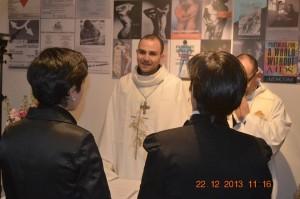 Scottante intervista a Padre Rosario Ferrara: lo scorso 22 dicembre ha sposato una coppia omossessuale a Napoli