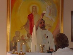 Scottante intervista a Padre Rosario Ferrara: lo scorso 22 dicembre ha sposato una coppia omossessuale a Napoli