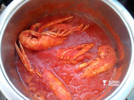 sugo di pomodoro con scampi