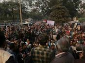 India, impedito funerale pubblico della giovane bruciata. Scatta protesta