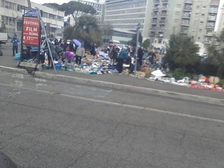 Mercato del rubato a Piazzale dei Partigiani. Ormai una emergenza sanitaria