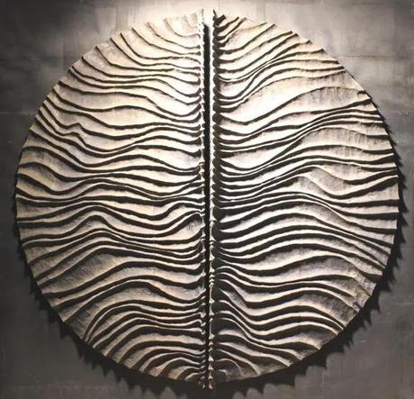 MERAVIGLIOSE SUPERFICI E TEXTURES NELLE SCULTURE DI LEGNO DI THIERRY MARTENON