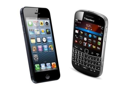 iPhone 5 vs BlackBerry 9930 600x450 Apple pronta a sostituire Blackberry nel mondo business con iPhone!!