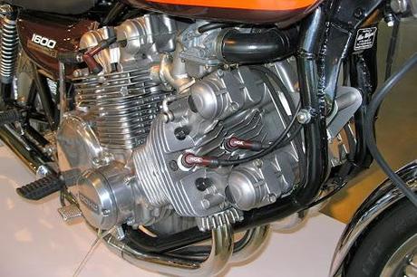 Kawasaki Z1600 V8