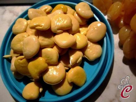 Crema di lupini e broccoli con tofu e granella di mandorle: il binario che unisce leggerezza e gusto