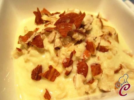 Crema di lupini e broccoli con tofu e granella di mandorle: il binario che unisce leggerezza e gusto