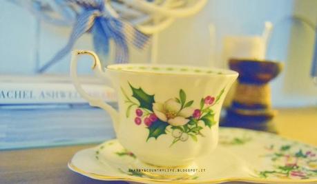 Royal Albert Christmas Cup- shabby&countrylife.blogspot.it