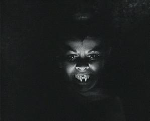 TI CAGHI IN MANO – Filmografia vampirica base – Parte I (Anni Venti-Anni Cinquanta) TI CAGHI IN MANO – Filmografia vampirica base – Parte I (Anni Venti-Anni Cinquanta)
