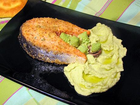 Salmone in crosta di nocciole su crema di broccolo romano