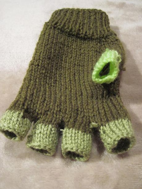 Rokko's fingerless gloves