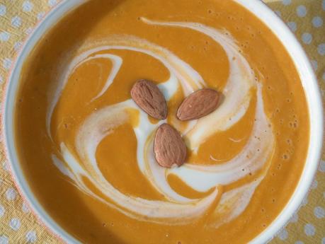 Crema di zucca allo yogurt e mandorle