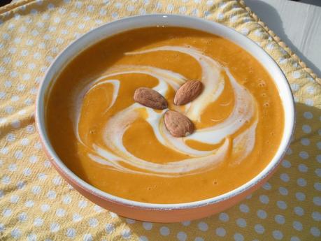 Crema di zucca allo yogurt e mandorle