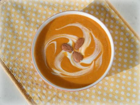 Crema di zucca allo yogurt e mandorle