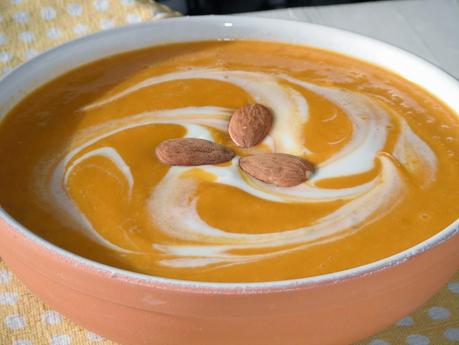 Crema di zucca allo yogurt e mandorle